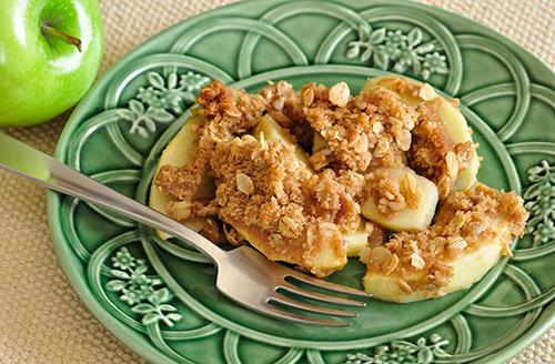 fruit crisp on green lattice plate